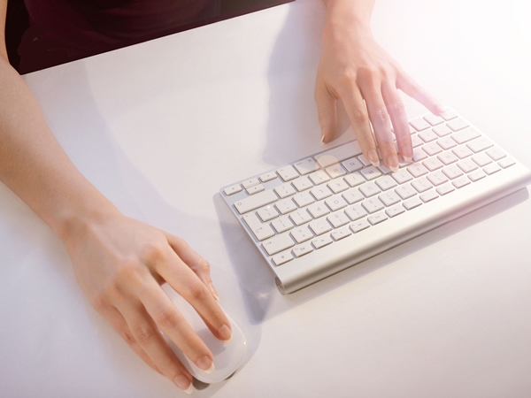 自动贴标机助力博盈能源腾飞